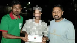 আর্থিকভাবে অসচ্ছল শিক্ষার্থীর পাশে দাঁড়ালেন ছাত্রদল নেতা