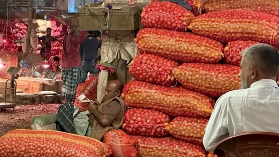 লাফিয়ে বাড়ছে পেঁয়াজের দাম, ১০ দিনে দ্বিগুণ
