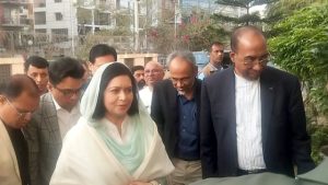 ‘টাইম টু টাইম’ শাশুড়ির স্বাস্থ্যের খোঁজ রাখছেন ডা. জুবাইদা